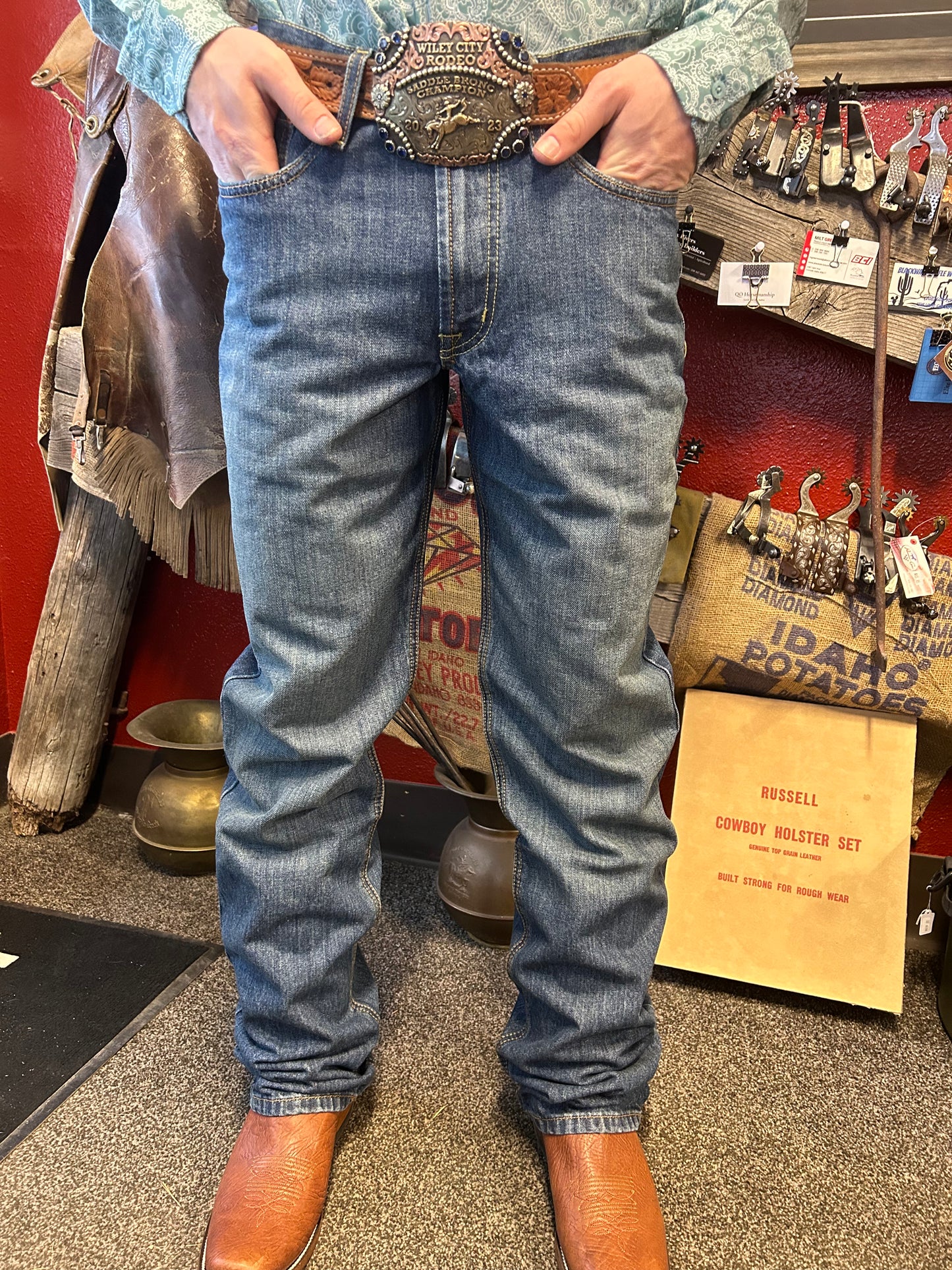 Cinch Men's White Label Relaxed Mid Rise Straight Leg Jeans