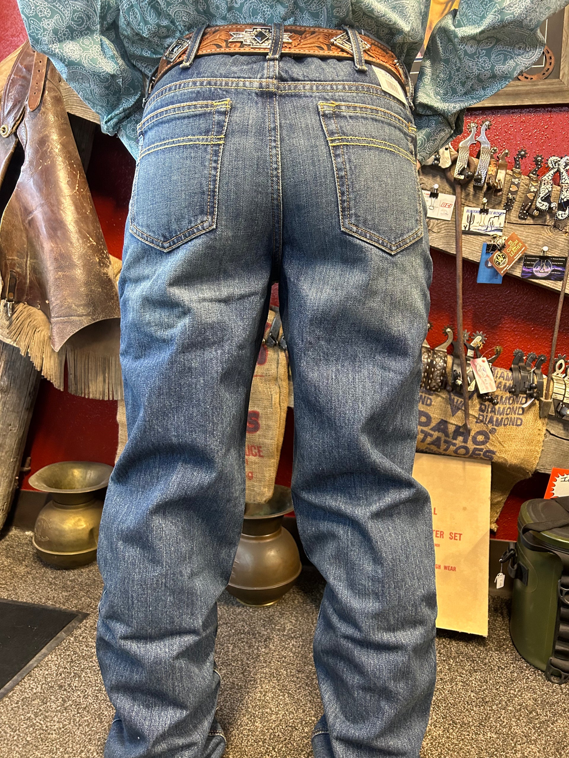 Cinch Men's White Label Relaxed Mid Rise Straight Leg Jeans